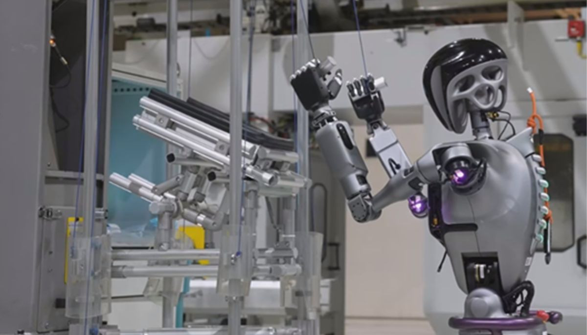 China unveils multi-tasking home robot for everyday living