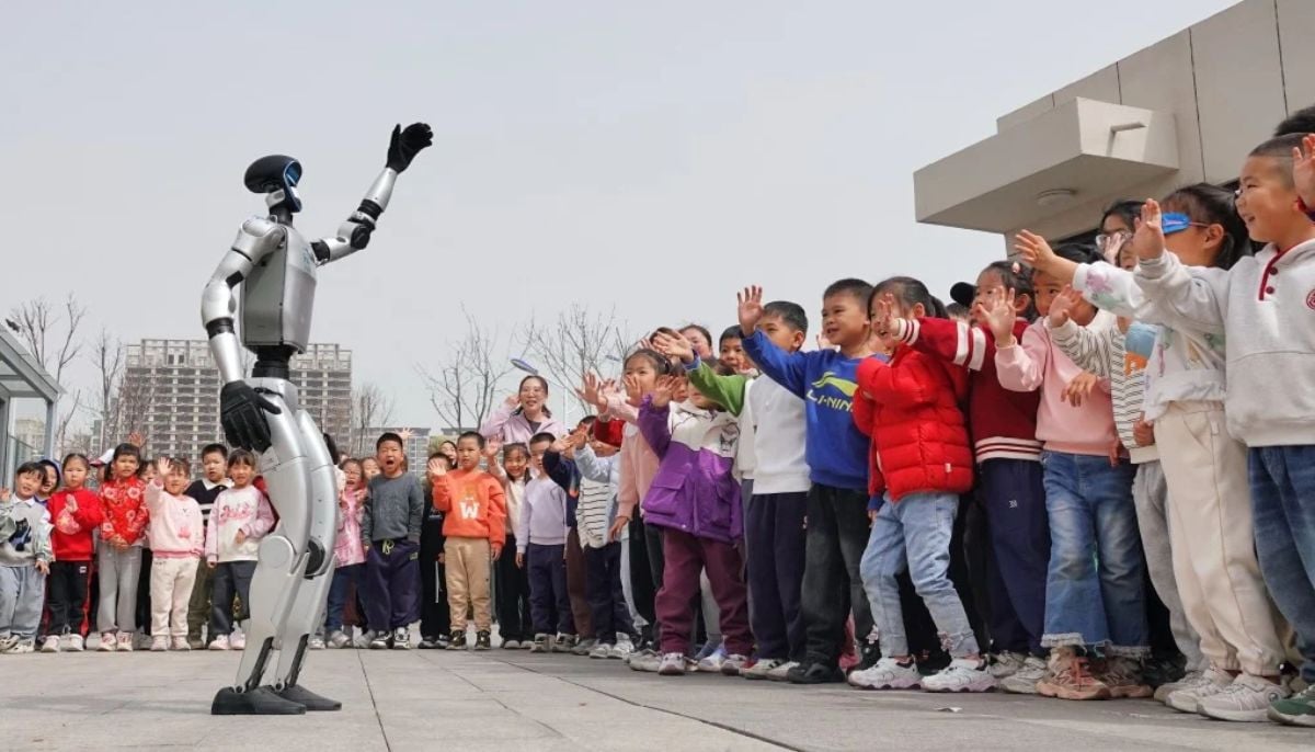 ‘Unitree G1’ robot turns heads racing with laughing kids in Brooklyn Bridge Park: Watch