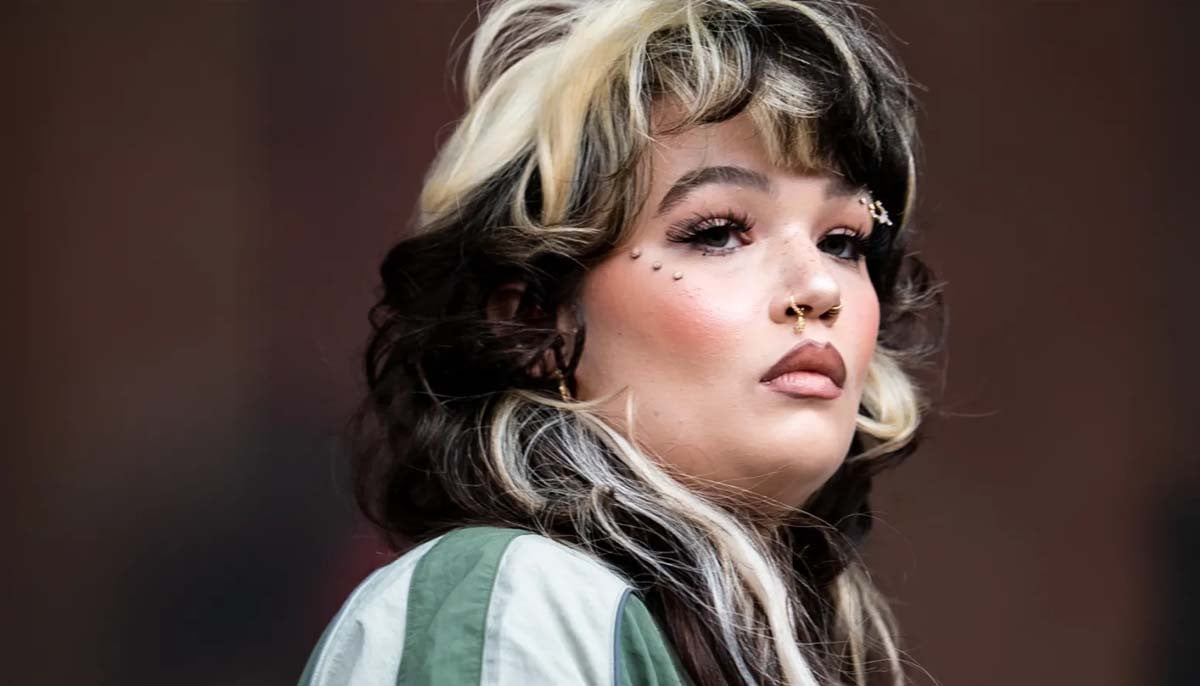 Lola Young ‘holistic’ choice to treat addiction post onstage fall