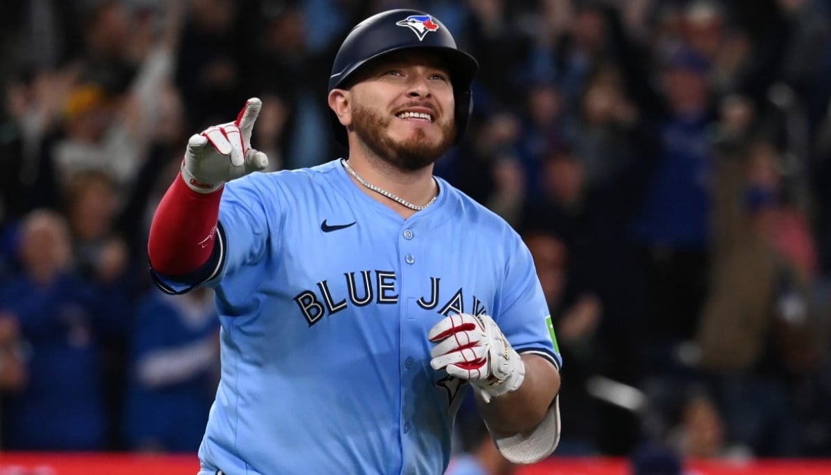 Alejandro Kirk injury concern grows as Blue Jays await X-ray results after his exit