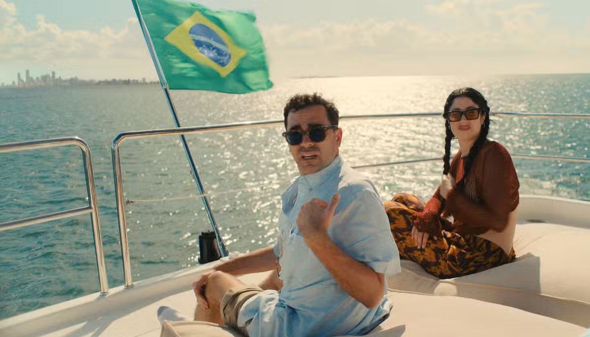 Dan Levy confronts 'Schitt's Creek' glory while making 'Big Mistakes' on Netflix