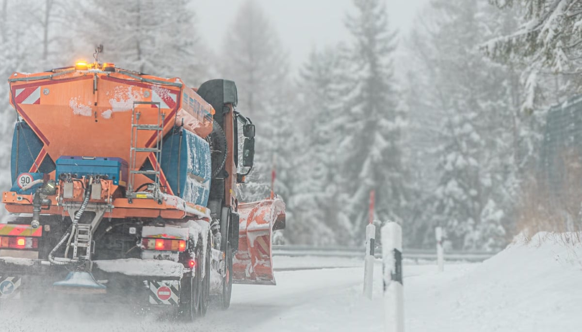 Winter storm warning in Sierra Nevada as extreme weather leads to dangerous road conditions