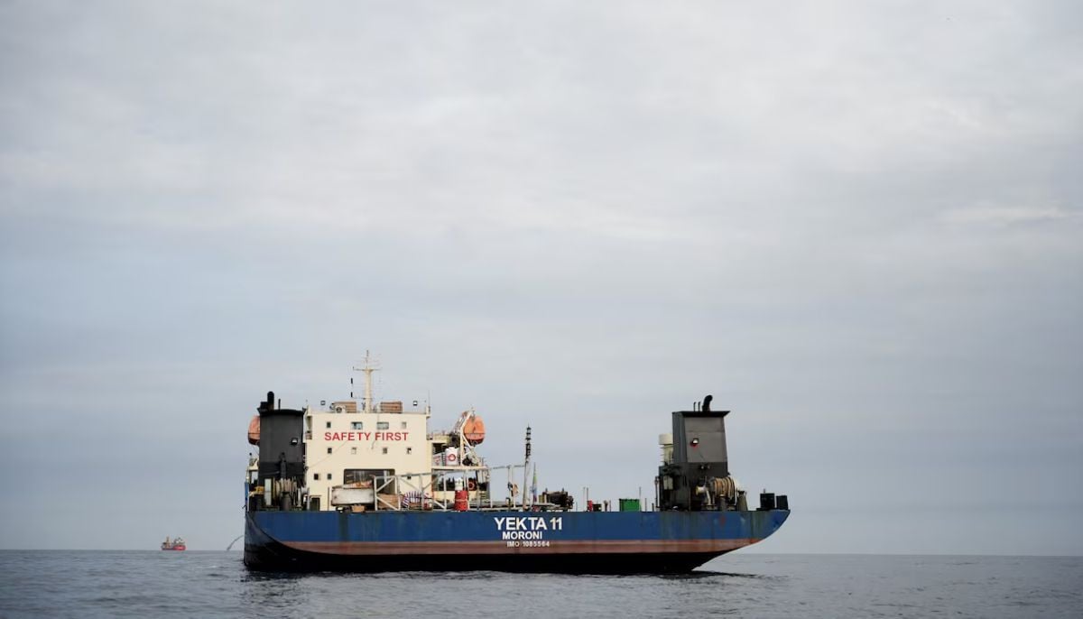 Oil surges above $100, stocks slide as Trump announces Strait of Hormuz blockade