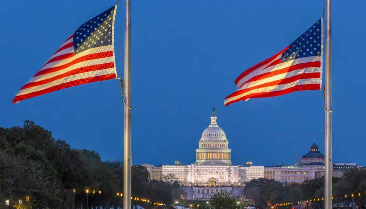 King and Queen arrive in US