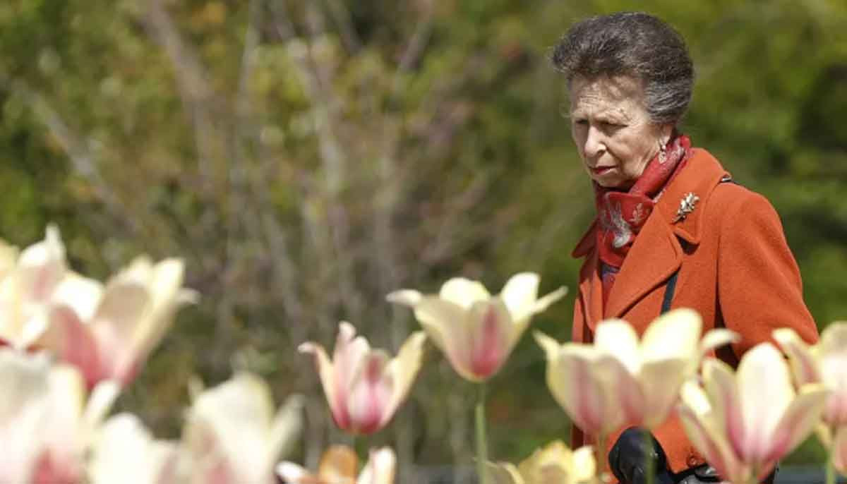 Princess Anne pays tribute to her mother 