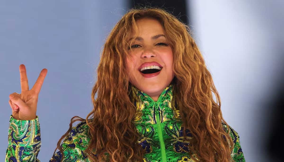 Shakira thrills 2 million at free Copacabana beach concert