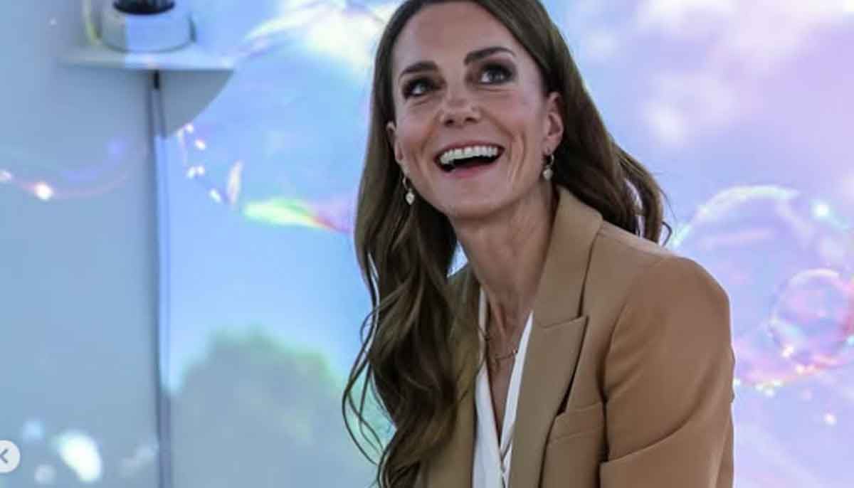 Kate Middleton looks stunning as she arrives at University of East London