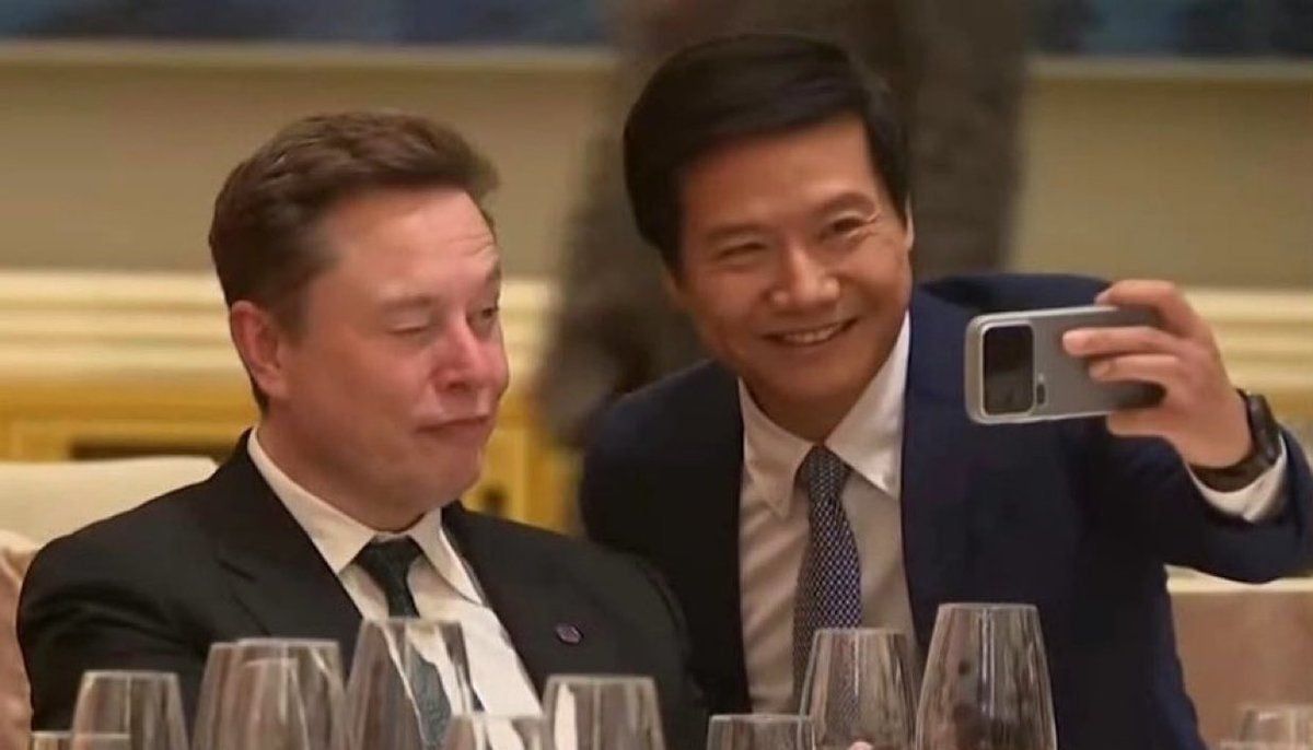 Elon Musk selfie with Lei Jun goes viral in China