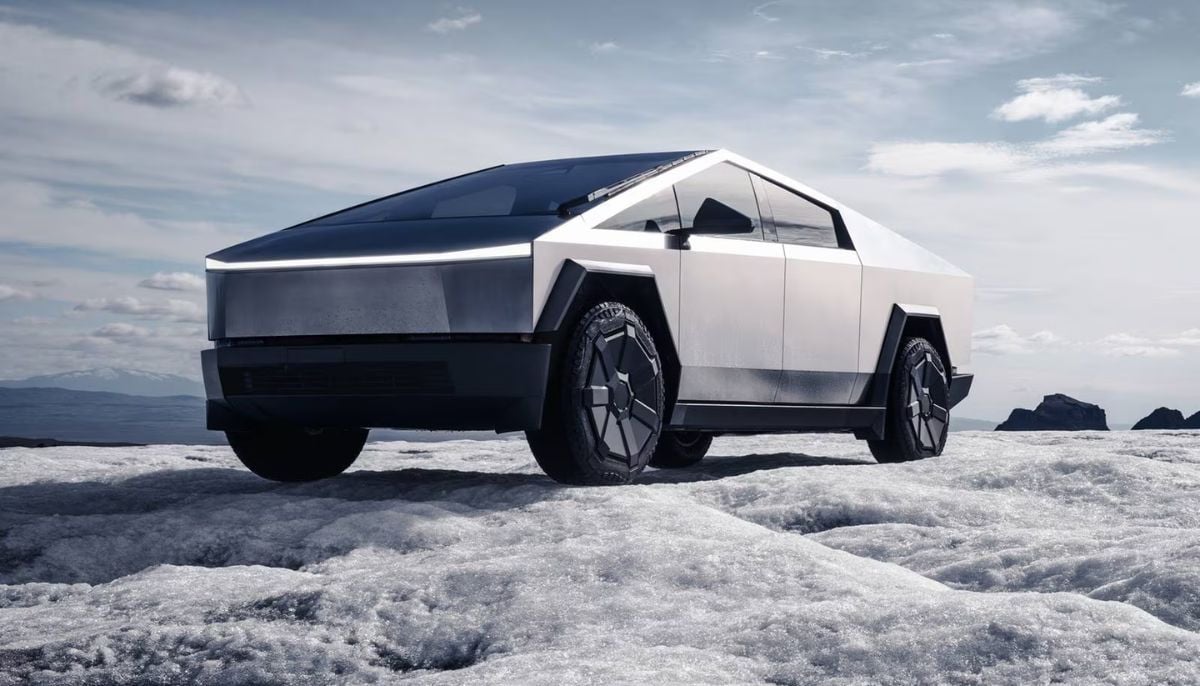 Man arrested after driving Tesla Cybertruck into Texas lake