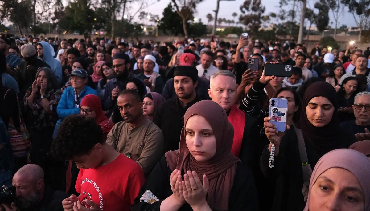 Thousands gather in San Diego to honours ‘heroes’ killed in Islamic Center shooting
