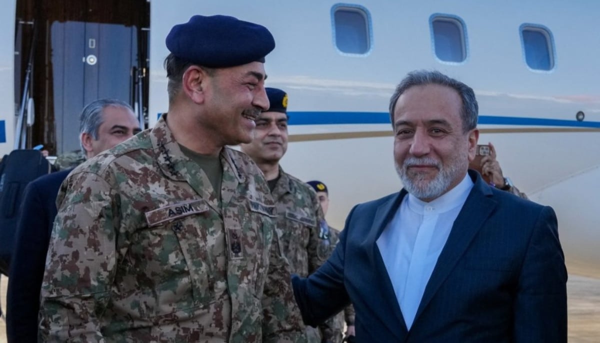 Iran and Pakistan hold late-night talks amid renewed US-Iran negotiations