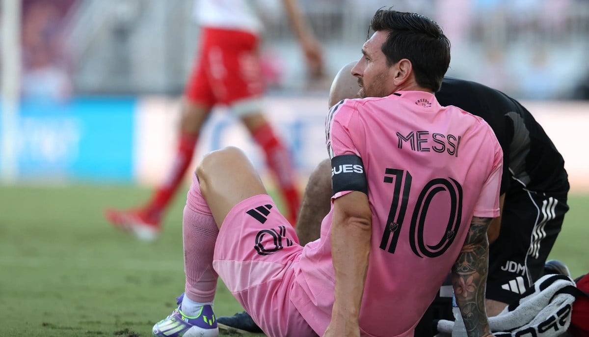Messi leaves Inter Miami match injured, raising concerns for Argentina ahead of FIFA World Cup