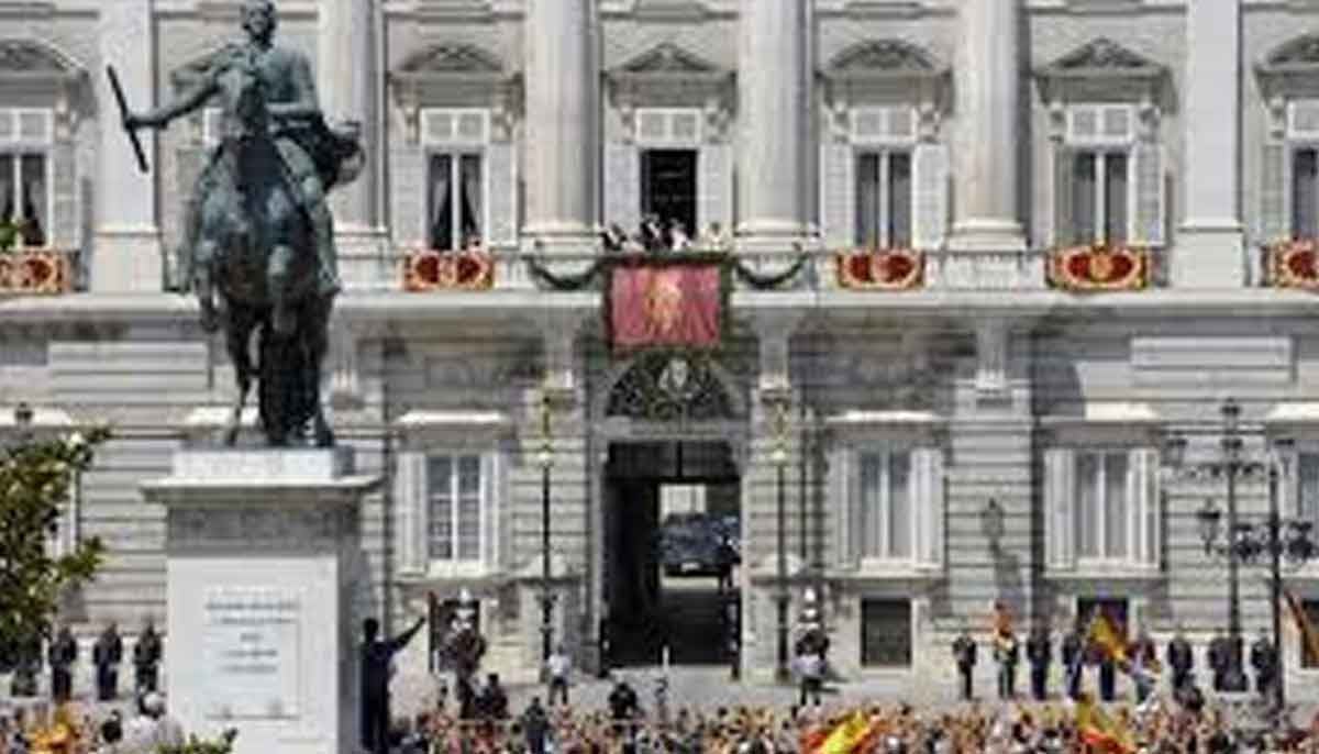 King reacts as national flag falls at official event 