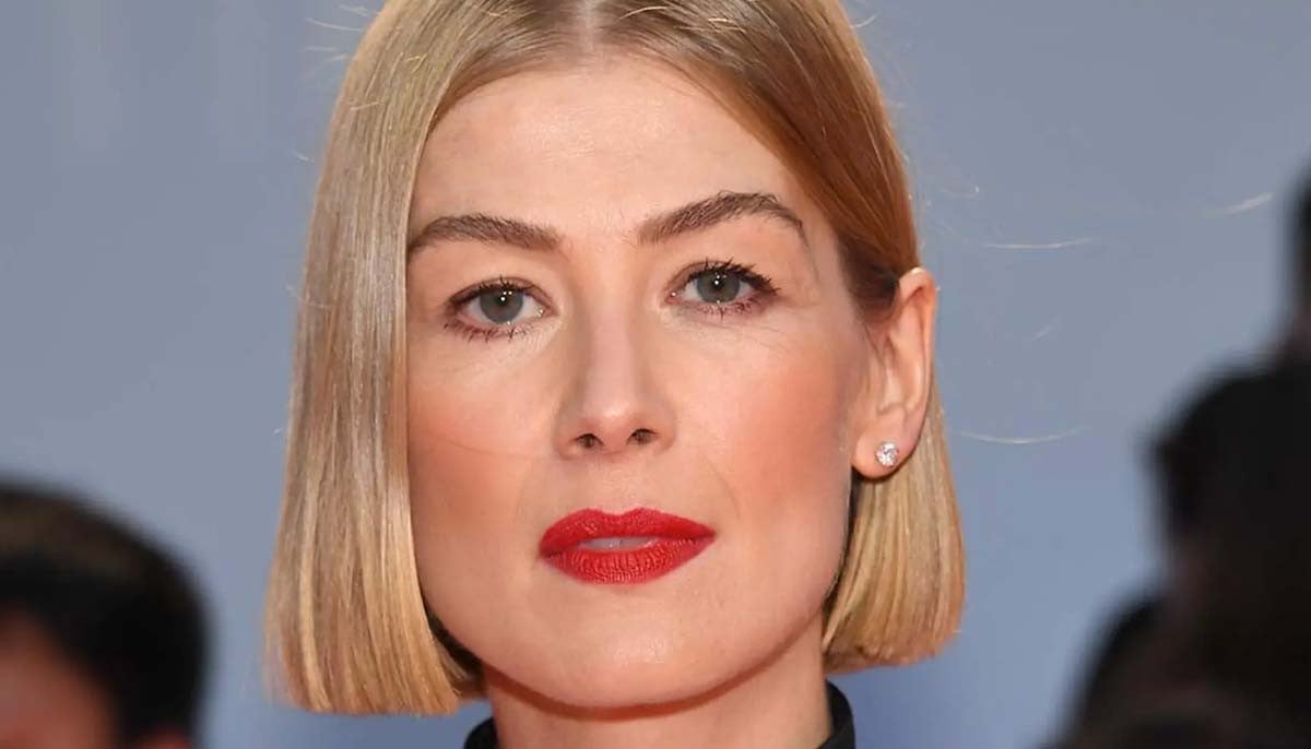 Rosamund Pike issues important warning for theatregoers