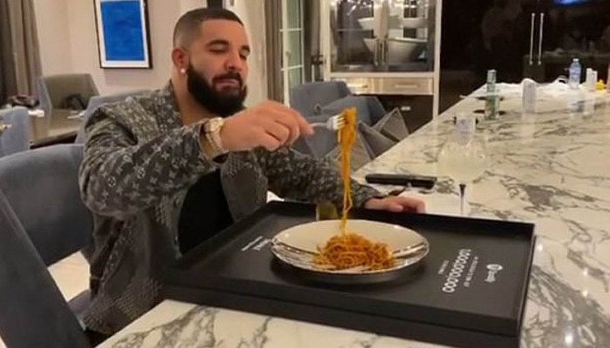 Drake can’t stop saying one word after eating at popular Houston eatery