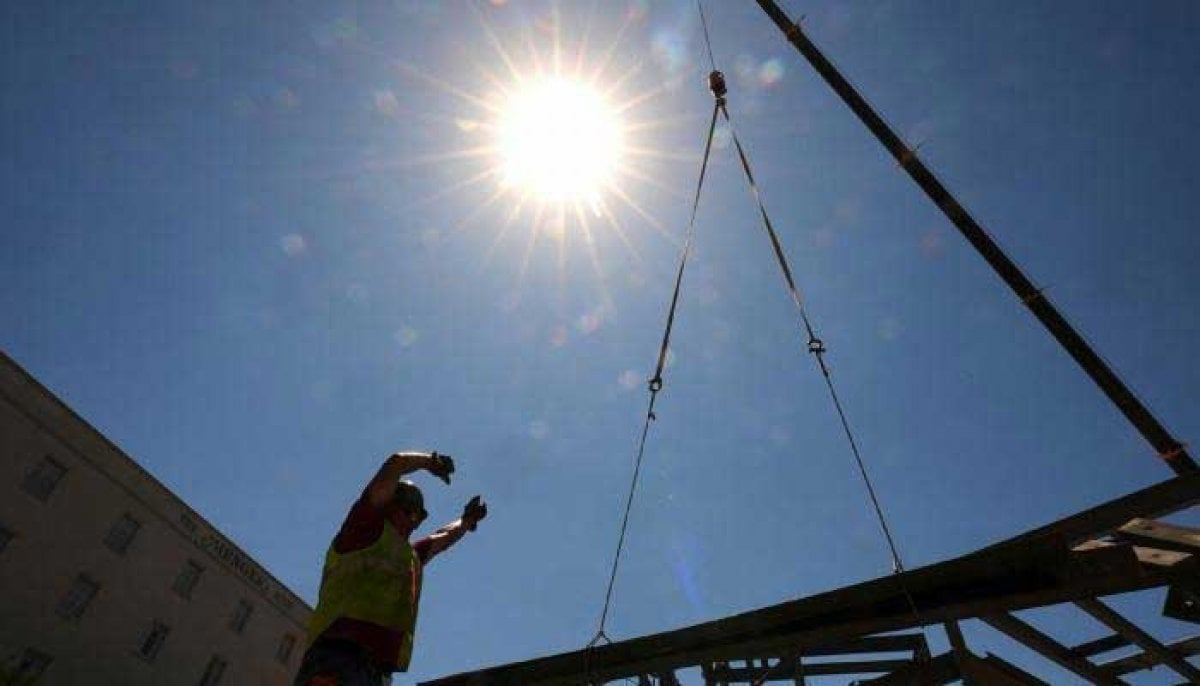 Louisville residents urged to stay safe in heat during Fourth of July weekend