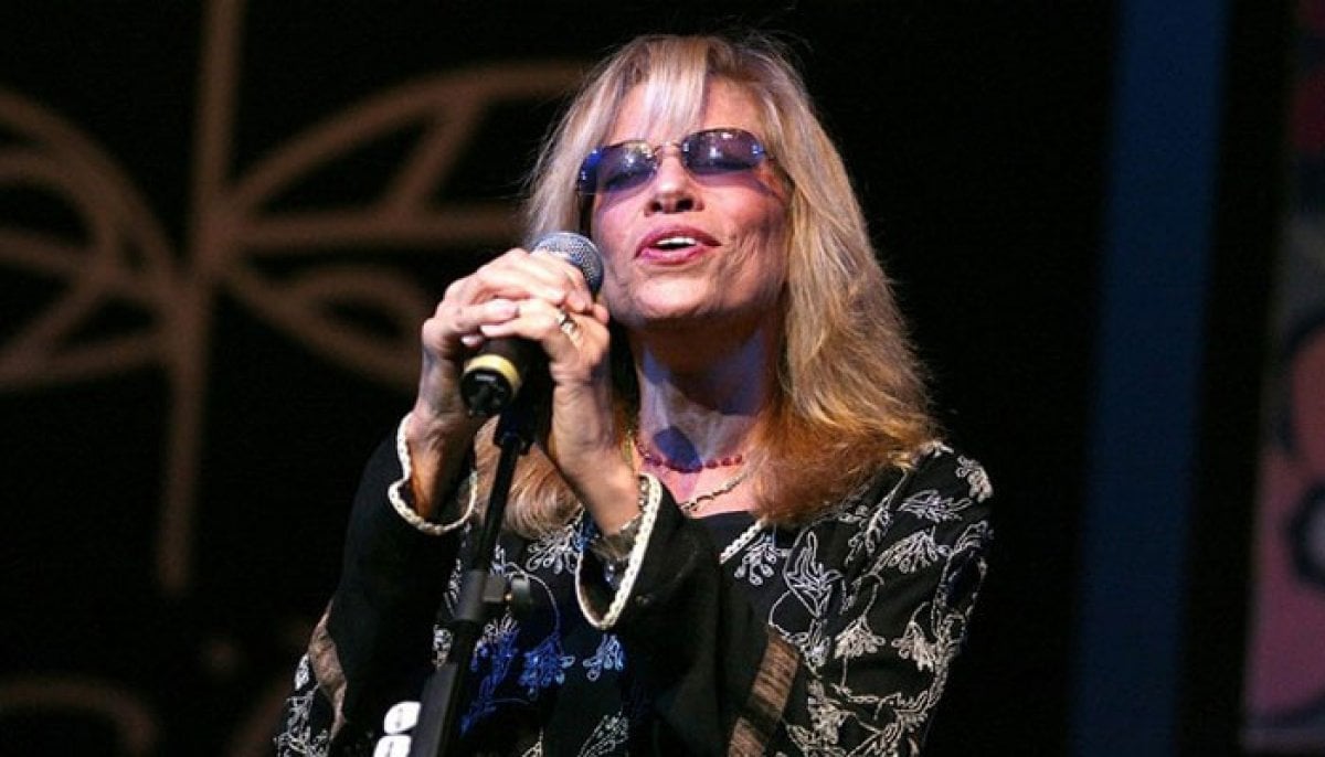 Carly Simon reveals quiet battle with Parkinson's and past cancer shock