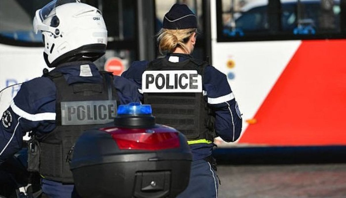 Paris Knife Attack: Man arrested after three women stabbed near Porte de Clichy