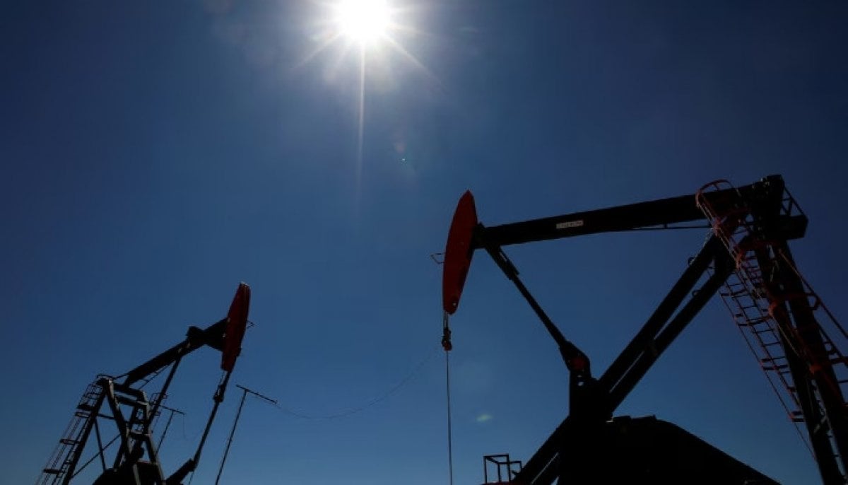 Oil prices post biggest drop since April as US and Iran pause fighting