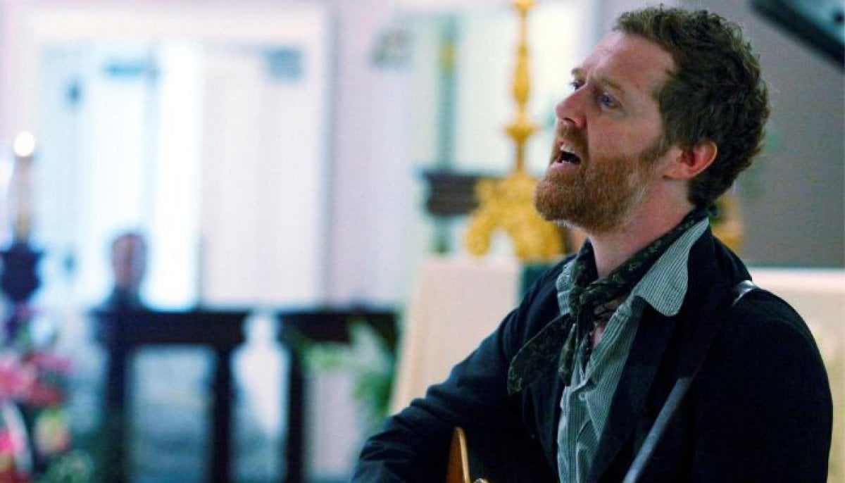 Oscar-winning songwriter Glen Hansard dies in crash at 56