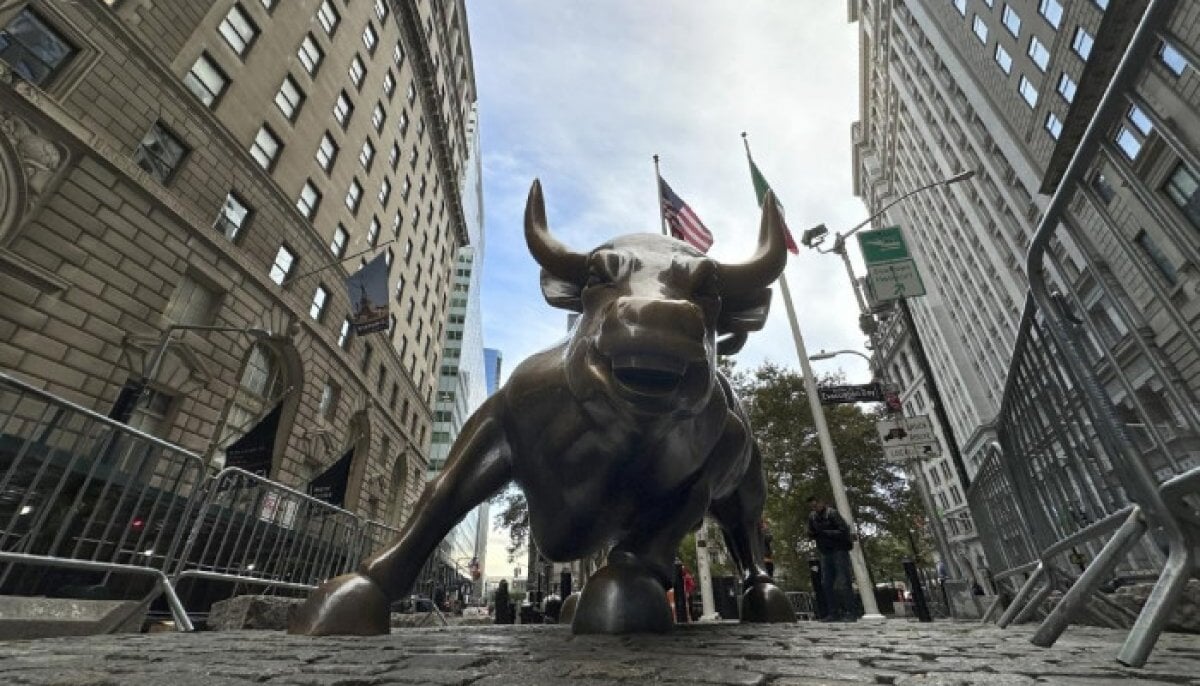 Wall Street slides as Fed keeps interest rates unchanged and AI stocks drop