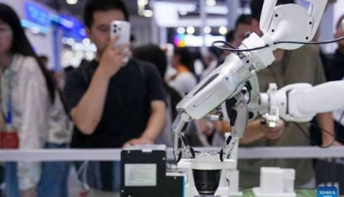 Wheeled robots outsort humanoids at China's WRC 2026