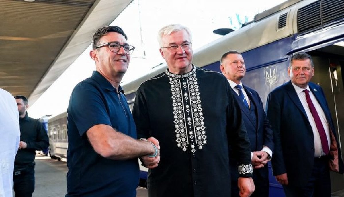 Burnham arrives in Ukraine with UK blueprints for long-range missiles 