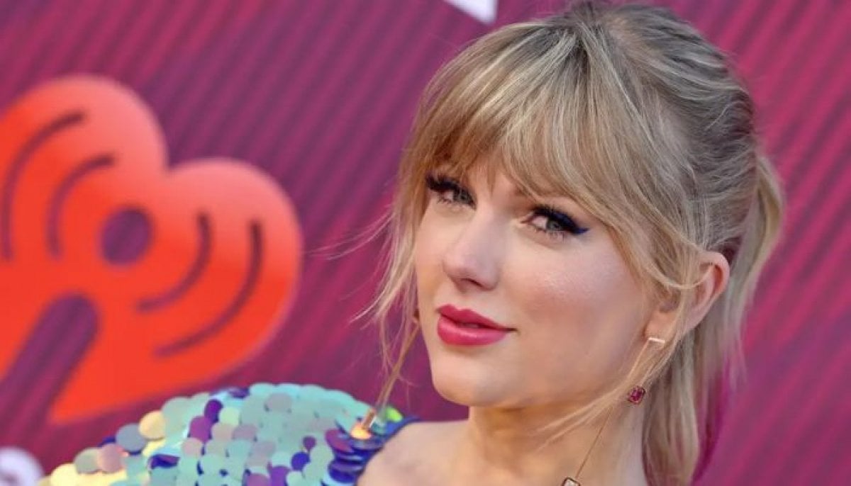Taylor Swift reveals bombshell 'hints' in debut single 'Tim McGraw'
