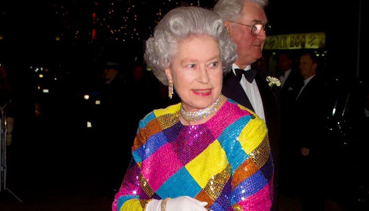 Queen Elizabeth II's unseen 1971 corgi snap reveals her off-duty style