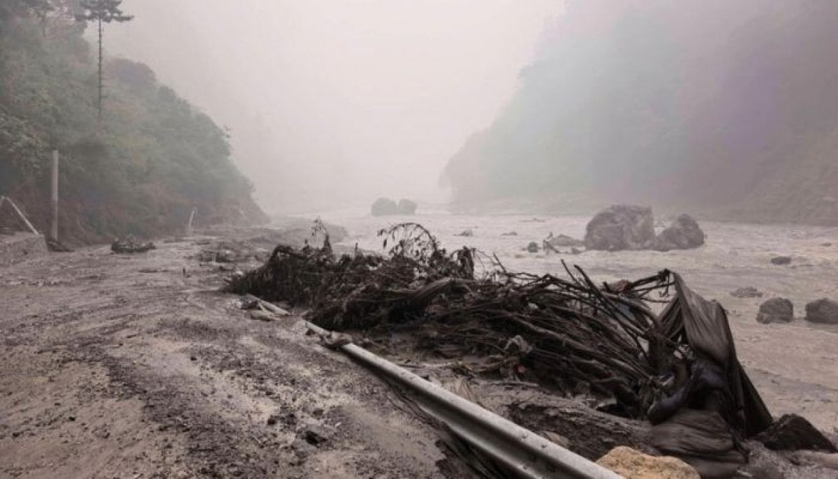 Flood alert: Border lake overflows days after devastating Nepal-Tibet glacier collapse, over 480 dead , hundreds remain missing