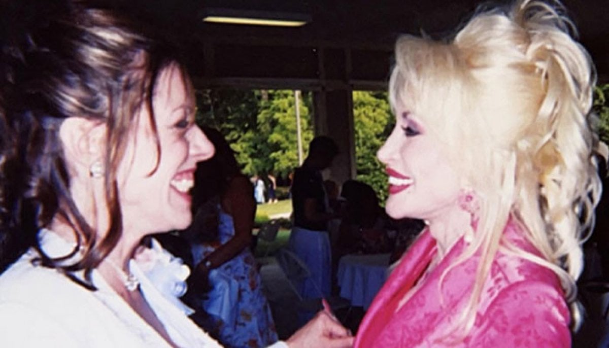 Dolly Parton's sister pens moving words after burial