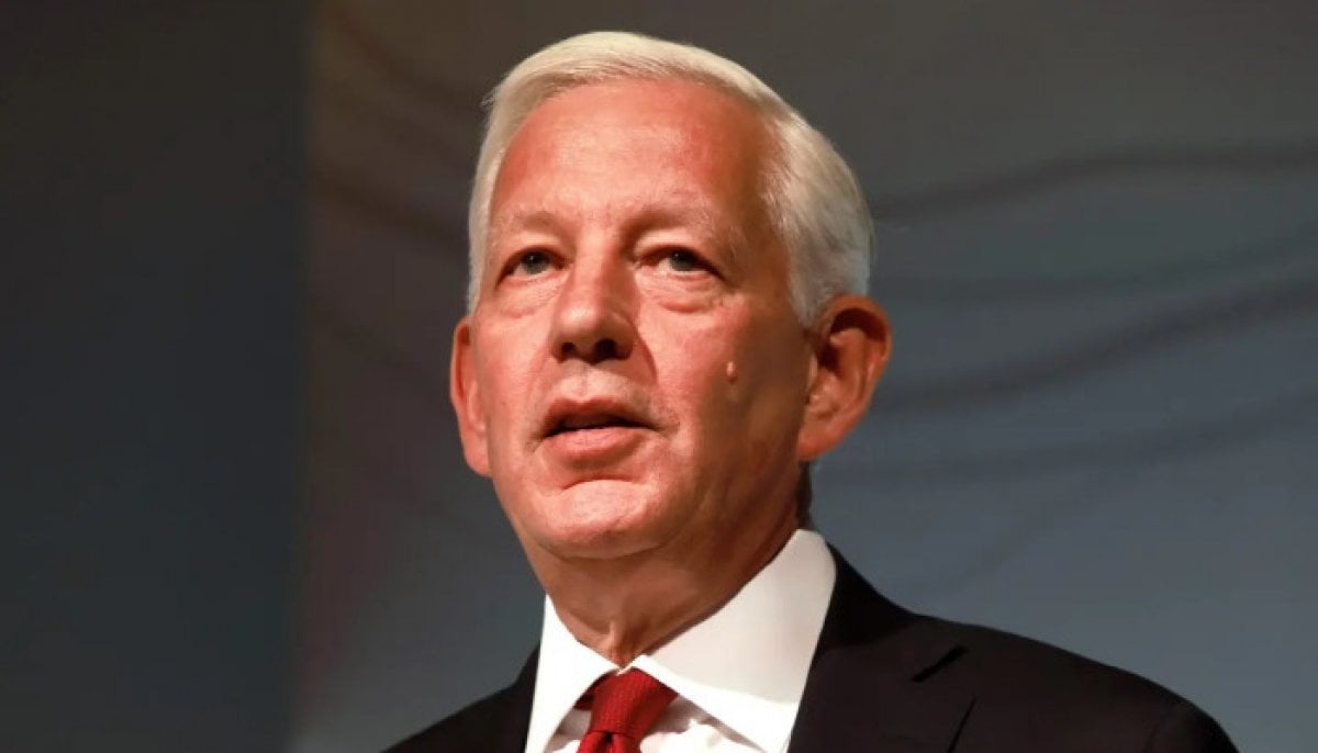 Carney brings in former China ambassador Dominic Barton to chair Invest in Canada