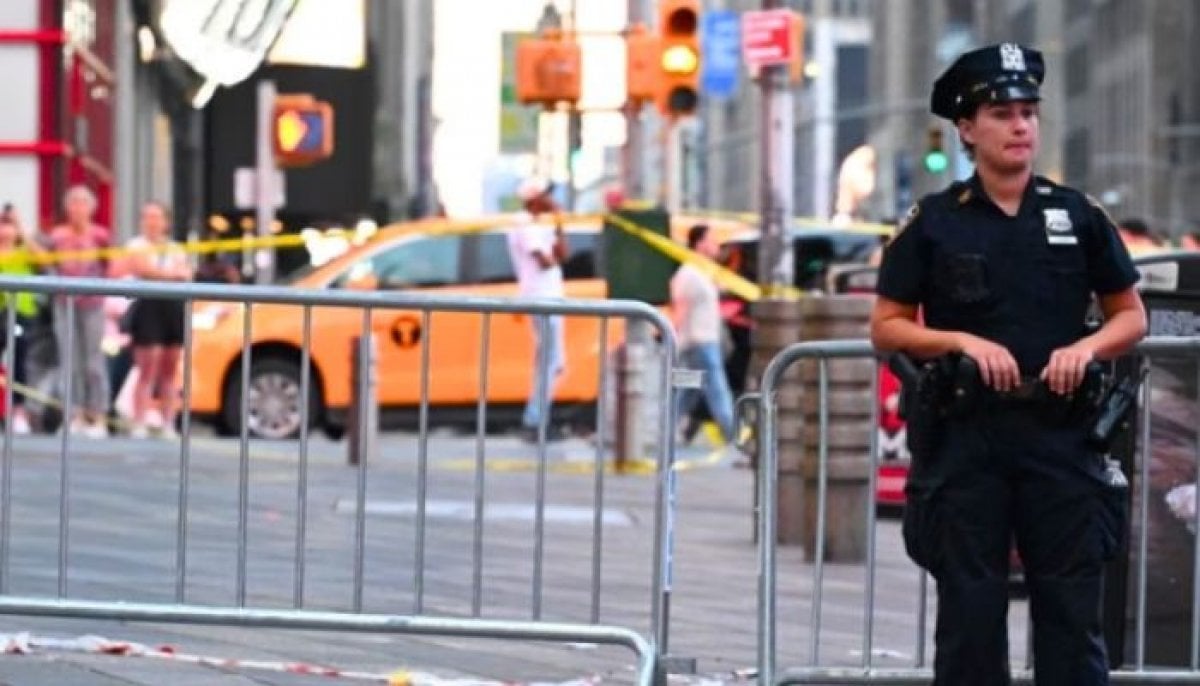 Two dead, including suspect, after random stabbing attack in New York's Times Square