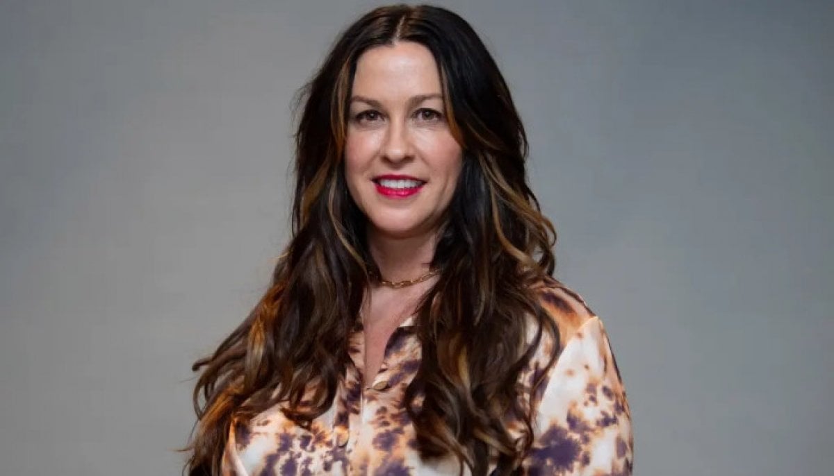 Alanis Morissette sues ex-manager for extortion