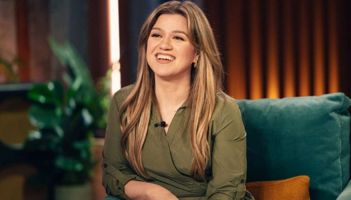 Kelly Clarkson bids farewell to talk show with thoughtful advice for fans 