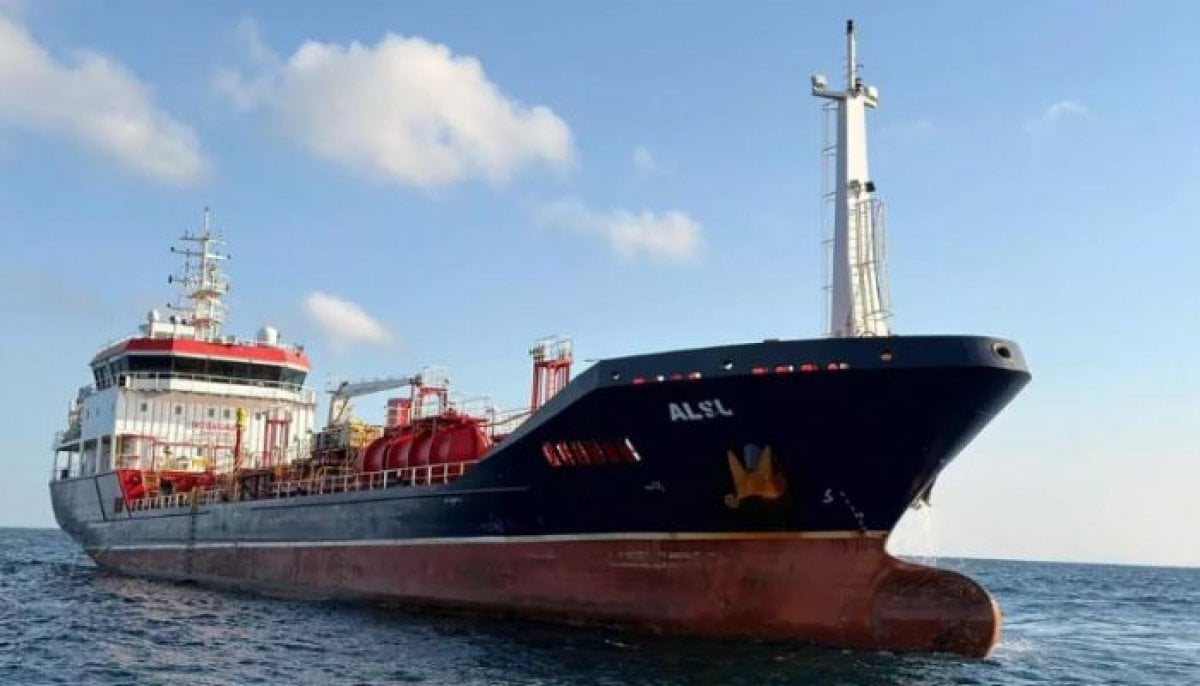 Cargo ship sinks off Istanbul following collision, leaving 10 crew members missing