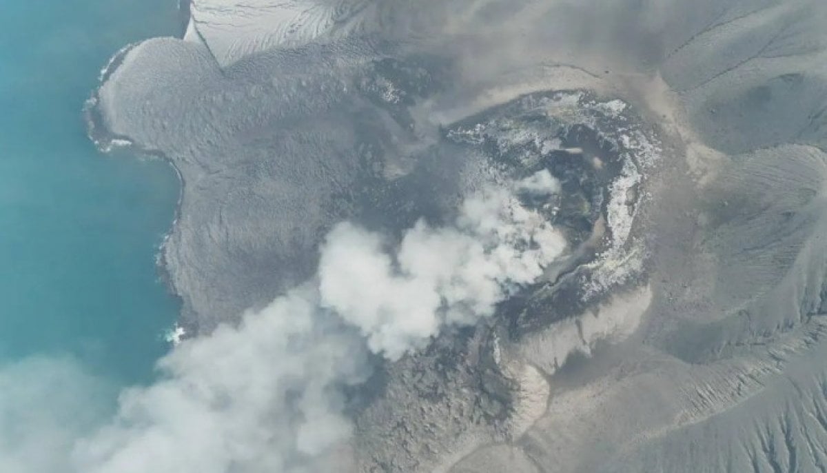 Indonesia volcano eruption disrupts hundreds of flights as eight airports halt operations