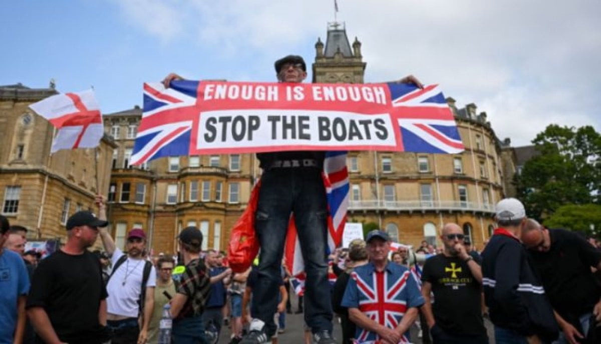 UK minister condemns anti-migrant protests in Portsmouth and Dover