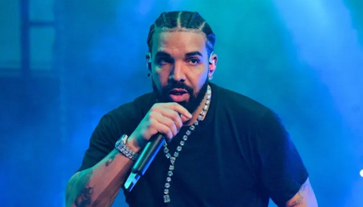 Drake makes surprise festival appearance ahead of FOMO rollout