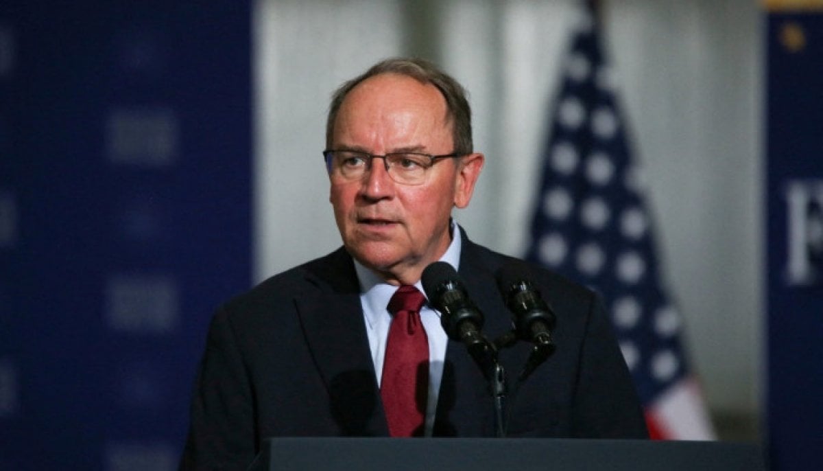 Wisconsin Rep. Tom Tiffany swims to safety after plane makes emergency landing in lake