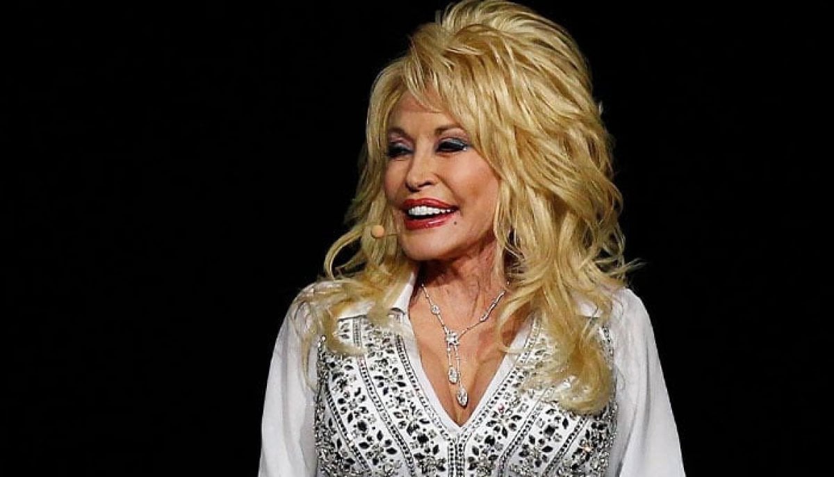 Dolly Parton's final message plays during posthumous Lifetime Achievement honor