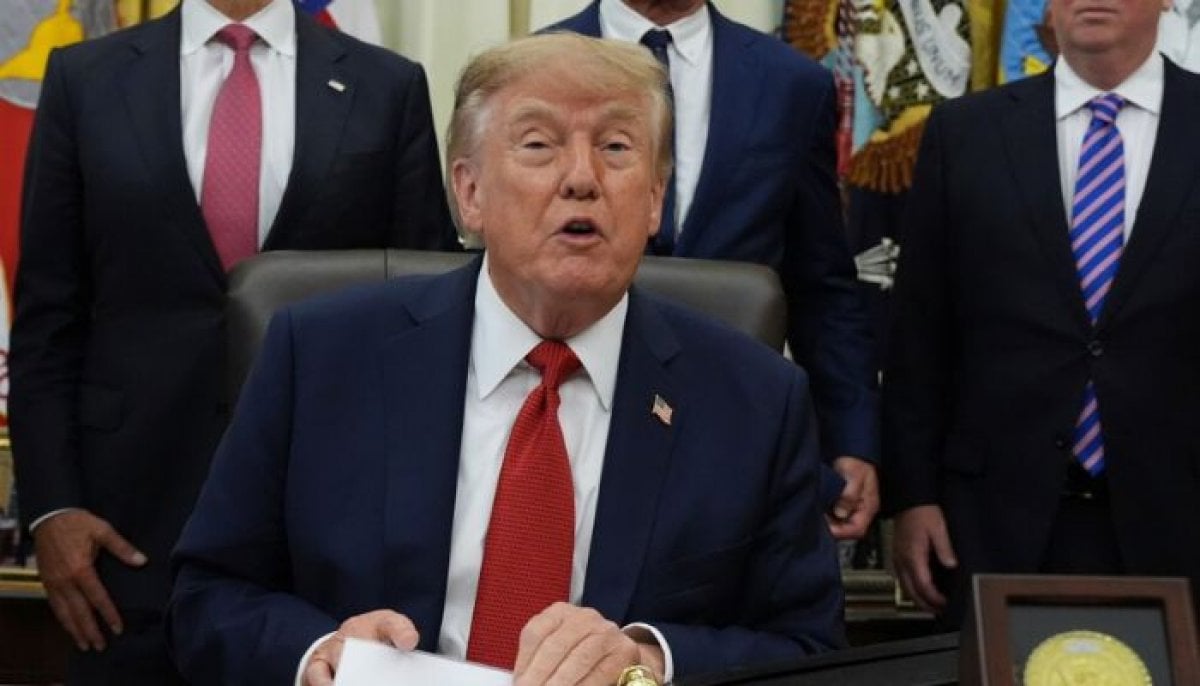 Judge blocks Trump’s White House media ban, restores access 