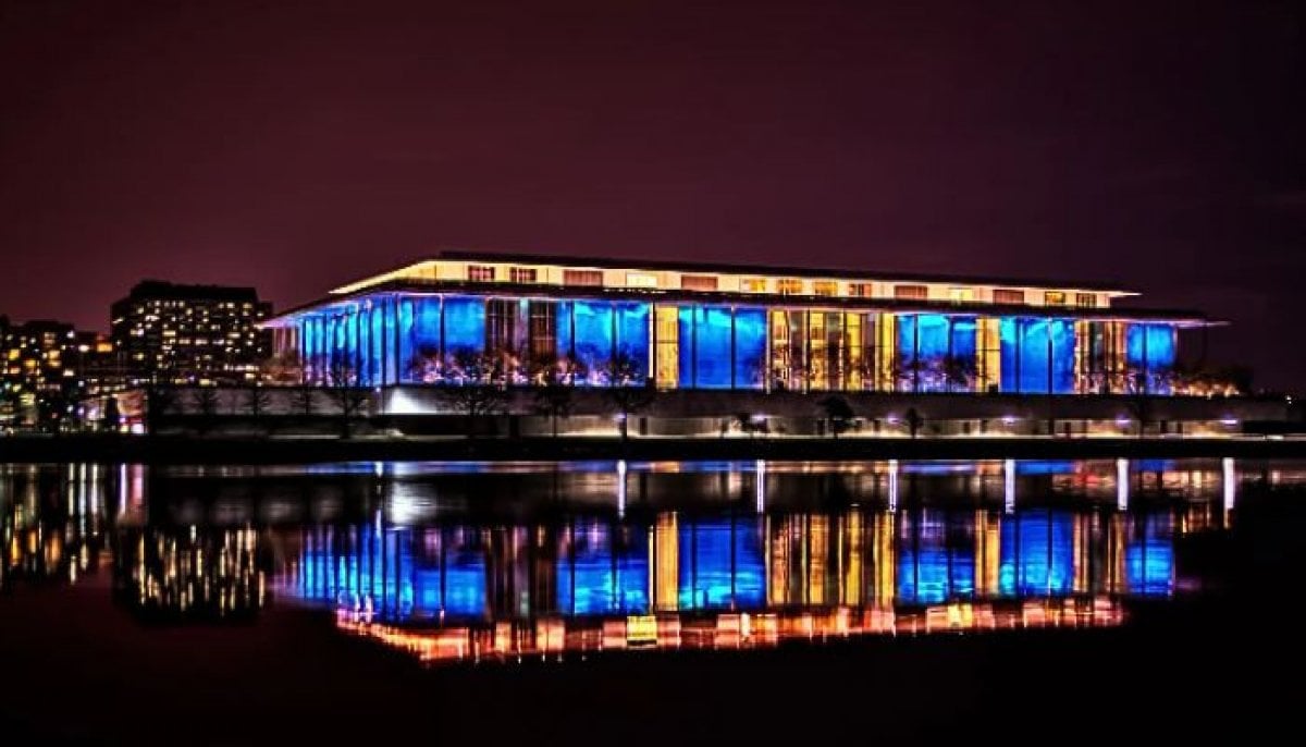 Bipartisan members of Congress push to block demolition of Kennedy Center following administration threats 