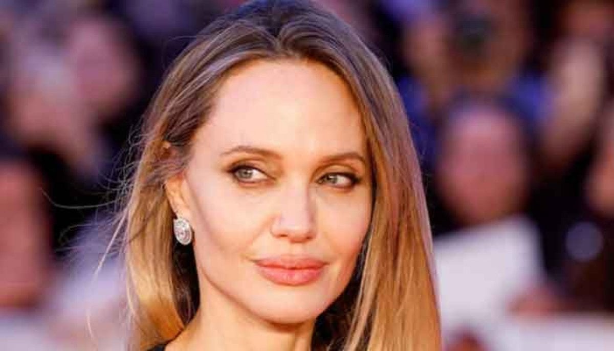 Angelina Jolie gets the cold shoulder from Hollywood stars 