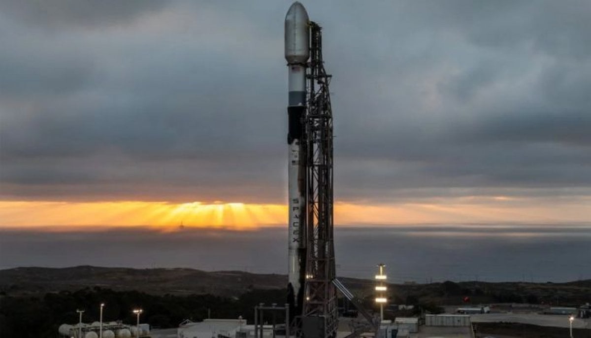 SpaceX Falcon 9 launches 21 military satellites into orbit