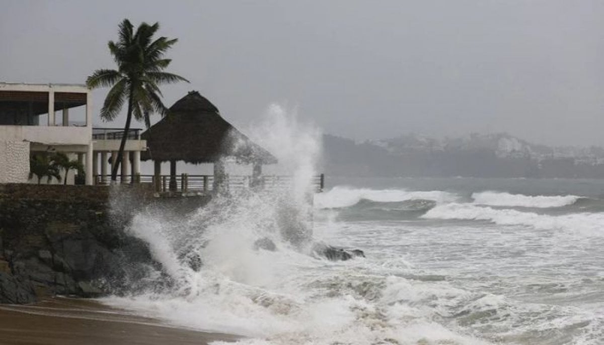 Mexico's Sheinbaum sends urgent message to coastal residents as Hurricane Simon nears