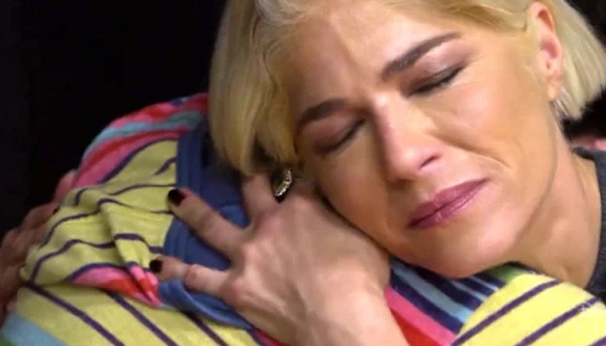 Selma Blair arrested after 'assault' on two flight attendants