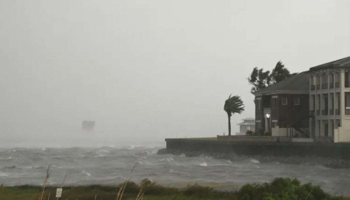 Florida and Alabama face widespread power outages as Hurricane Isaias moves north