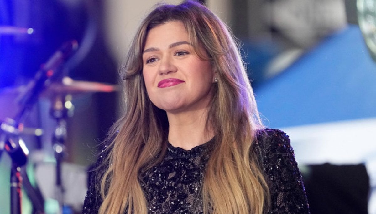 Kelly Clarkson reveals heartfelt gesture for mom at Great Wall of China 