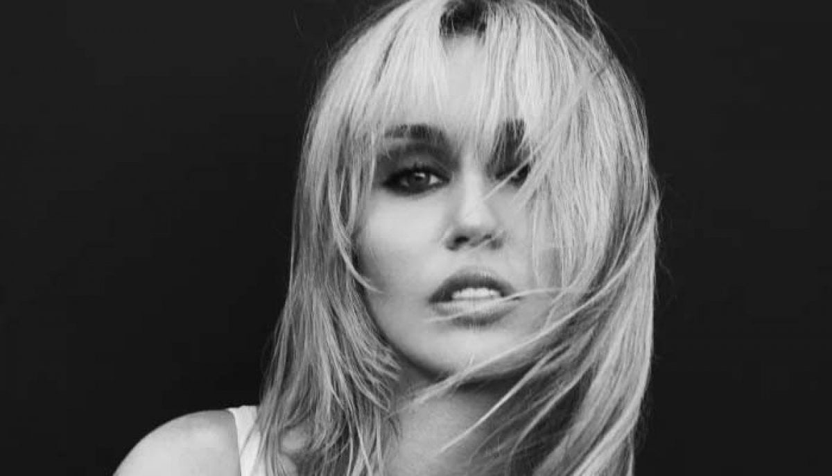 Miley Cyrus gets emotional during first major concert in years